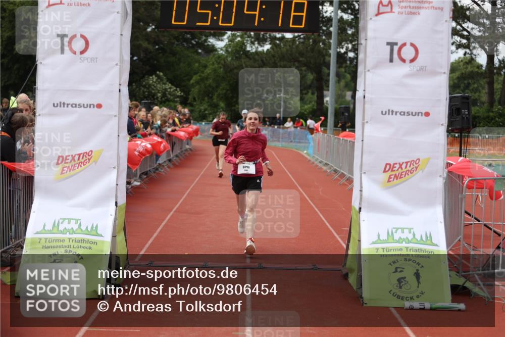 14.06.2026 - 7 Türme Triathlon Andreas Tolksdorf http://msf.ph/oto/9806454 14.06.2026 16:04:17 Ziel 940, 1483, 1561, 1595 meine-sportfotos.de