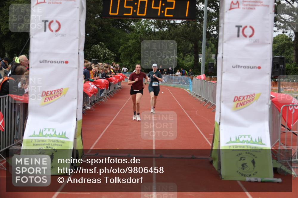 14.06.2026 - 7 Türme Triathlon Andreas Tolksdorf http://msf.ph/oto/9806458 14.06.2026 16:04:20 Ziel 940, 1561, 1595 meine-sportfotos.de