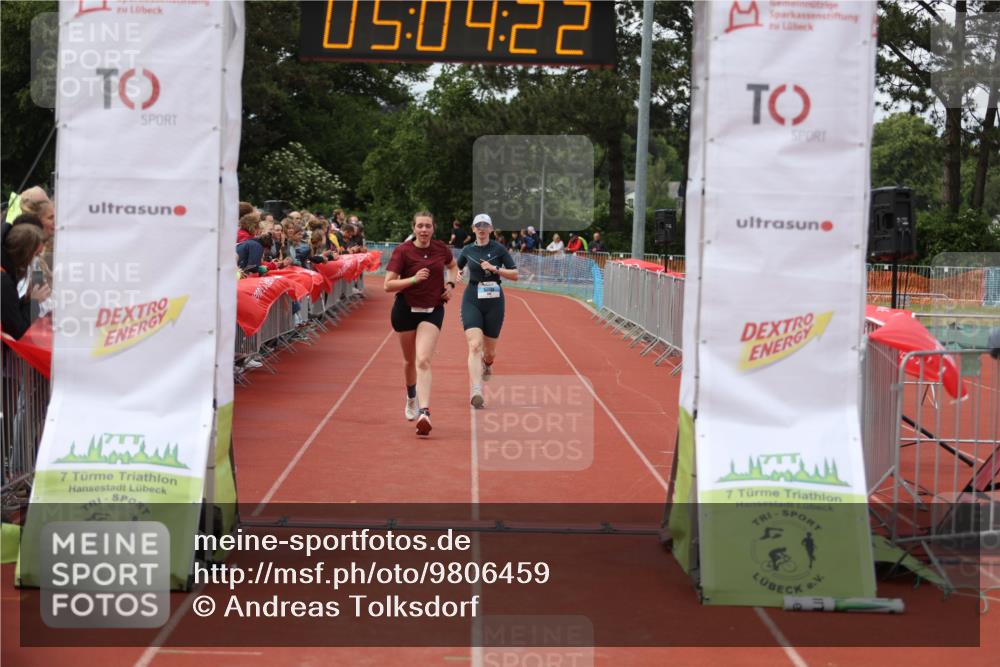 14.06.2026 - 7 Türme Triathlon Andreas Tolksdorf http://msf.ph/oto/9806459 14.06.2026 16:04:21 Ziel 940, 1561, 1595 meine-sportfotos.de