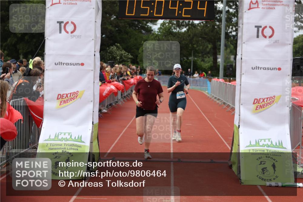 14.06.2026 - 7 Türme Triathlon Andreas Tolksdorf http://msf.ph/oto/9806464 14.06.2026 16:04:22 Ziel 940, 1561, 1595 meine-sportfotos.de