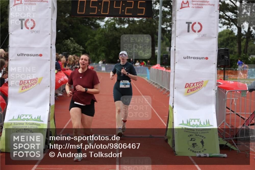 14.06.2026 - 7 Türme Triathlon Andreas Tolksdorf http://msf.ph/oto/9806467 14.06.2026 16:04:24 Ziel 940, 1561, 1595 meine-sportfotos.de