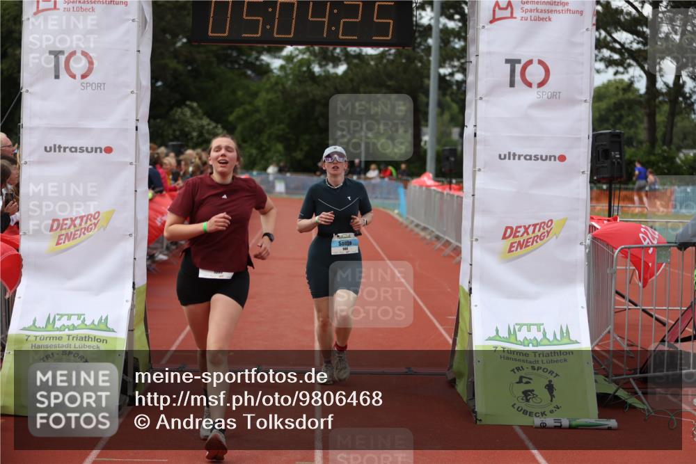 14.06.2026 - 7 Türme Triathlon Andreas Tolksdorf http://msf.ph/oto/9806468 14.06.2026 16:04:24 Ziel 940, 1561, 1595 meine-sportfotos.de