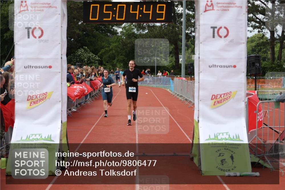 14.06.2026 - 7 Türme Triathlon Andreas Tolksdorf http://msf.ph/oto/9806477 14.06.2026 16:04:47 Ziel 946, 1717 meine-sportfotos.de
