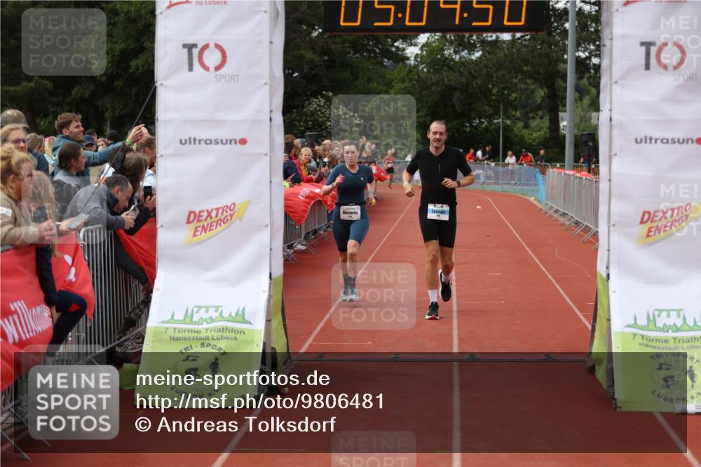14.06.2026 - 7 Türme Triathlon Andreas Tolksdorf http://msf.ph/oto/9806481 14.06.2026 16:04:49 Ziel 946, 1700, 1717 meine-sportfotos.de