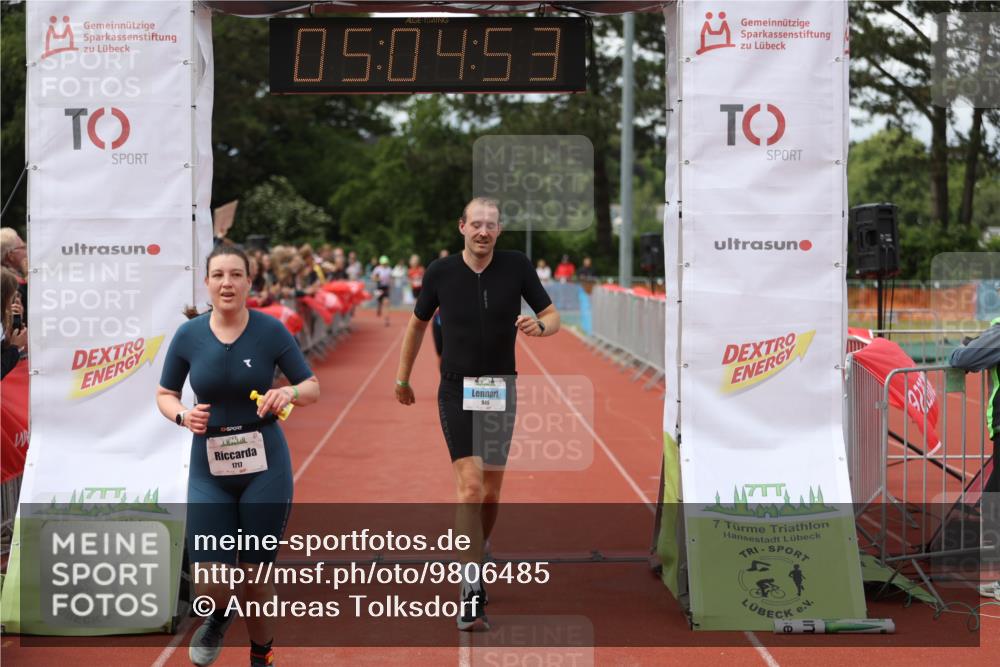14.06.2026 - 7 Türme Triathlon Andreas Tolksdorf http://msf.ph/oto/9806485 14.06.2026 16:04:51 Ziel 946, 1700, 1717 meine-sportfotos.de