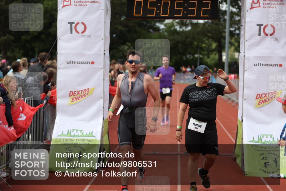14.06.2026 - 7 Türme Triathlon Andreas Tolksdorf http://msf.ph/oto/9806531 14.06.2026 16:05:31 Ziel 852, 934, 1334, 1335, 1362, 1395, 1686, 1782 meine-sportfotos.de