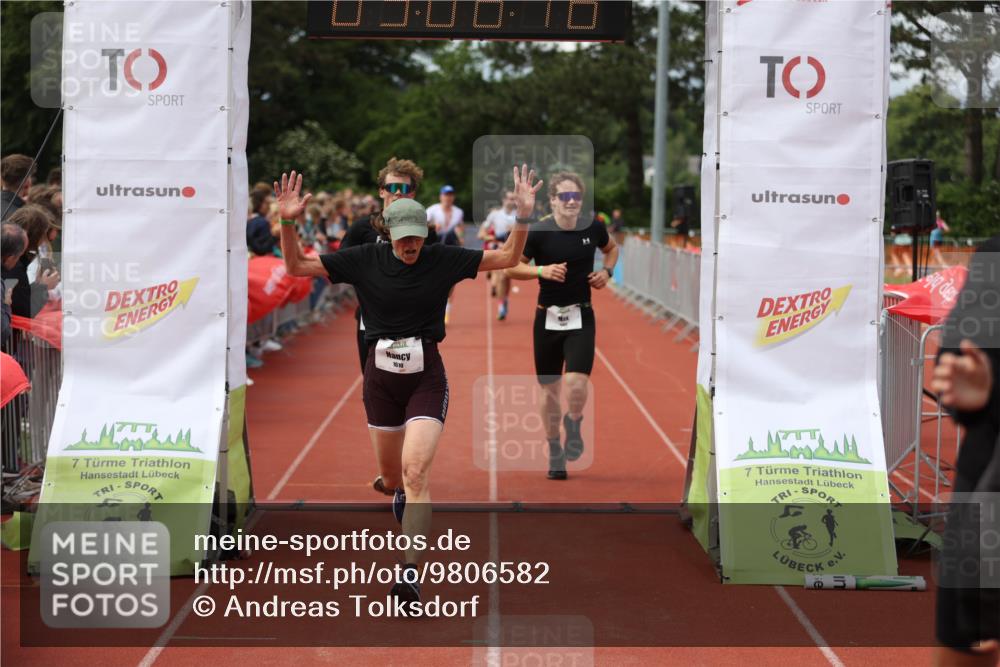 14.06.2026 - 7 Türme Triathlon Andreas Tolksdorf http://msf.ph/oto/9806582 14.06.2026 16:06:15 Ziel 1049, 1082, 1203, 1255, 1610, 1771 meine-sportfotos.de