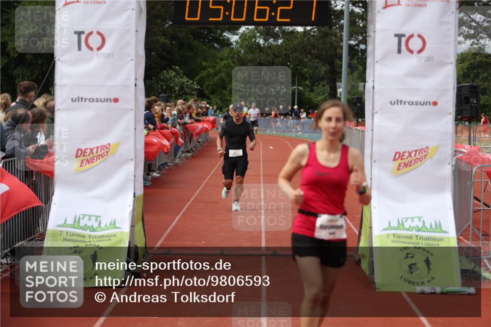14.06.2026 - 7 Türme Triathlon Andreas Tolksdorf http://msf.ph/oto/9806593 14.06.2026 16:06:26 Ziel 773, 1049, 1050, 1649 meine-sportfotos.de