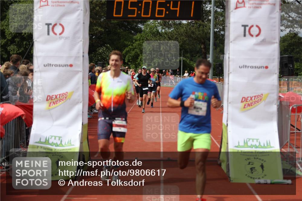 14.06.2026 - 7 Türme Triathlon Andreas Tolksdorf http://msf.ph/oto/9806617 14.06.2026 16:06:40 Ziel 736, 1050, 1066, 1274, 1442, 1521, 1551, 1785 meine-sportfotos.de