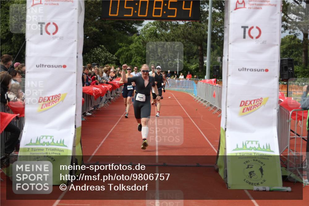 14.06.2026 - 7 Türme Triathlon Andreas Tolksdorf http://msf.ph/oto/9806757 14.06.2026 16:08:53 Ziel 809, 889, 1000, 1169, 1239, 1273, 1344, 1543 meine-sportfotos.de