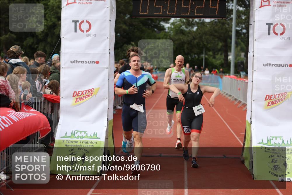 14.06.2026 - 7 Türme Triathlon Andreas Tolksdorf http://msf.ph/oto/9806790 14.06.2026 16:09:23 Ziel 1215, 1295, 1371, 1409, 1432, 1467, 1474, 1574 meine-sportfotos.de