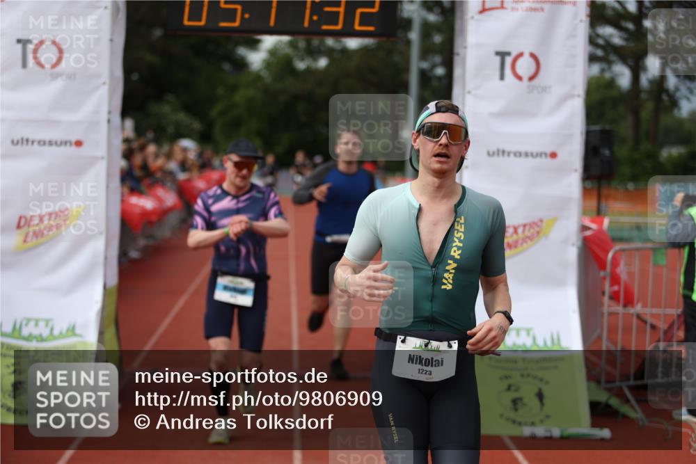 14.06.2026 - 7 Türme Triathlon Andreas Tolksdorf http://msf.ph/oto/9806909 14.06.2026 16:11:30 Ziel 1015, 1223, 1365, 1473, 1696 meine-sportfotos.de