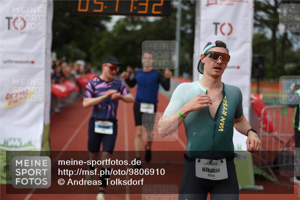 14.06.2026 - 7 Türme Triathlon Andreas Tolksdorf http://msf.ph/oto/9806910 14.06.2026 16:11:30 Ziel 1015, 1223, 1365, 1473, 1696 meine-sportfotos.de