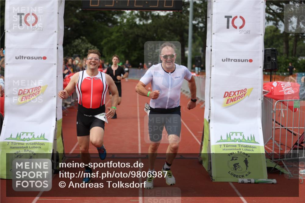 14.06.2026 - 7 Türme Triathlon Andreas Tolksdorf http://msf.ph/oto/9806987 14.06.2026 16:12:34 Ziel 1399, 1403, 1427, 1502 meine-sportfotos.de