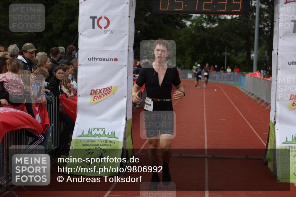 14.06.2026 - 7 Türme Triathlon Andreas Tolksdorf http://msf.ph/oto/9806992 14.06.2026 16:12:37 Ziel 1399, 1403, 1427 meine-sportfotos.de
