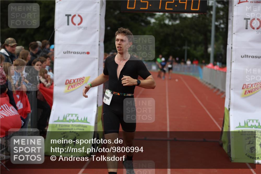 14.06.2026 - 7 Türme Triathlon Andreas Tolksdorf http://msf.ph/oto/9806994 14.06.2026 16:12:38 Ziel 1399, 1403, 1427 meine-sportfotos.de