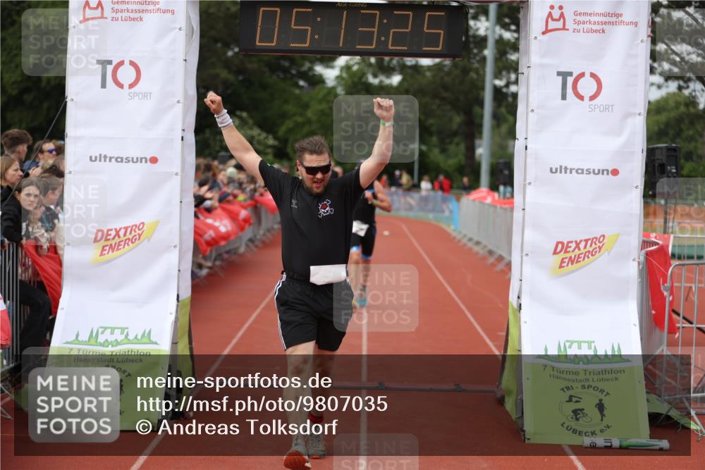 14.06.2026 - 7 Türme Triathlon Andreas Tolksdorf http://msf.ph/oto/9807035 14.06.2026 16:13:23 Ziel 692, 1208, 1243, 1272, 1347, 1391, 1445, 1479 meine-sportfotos.de