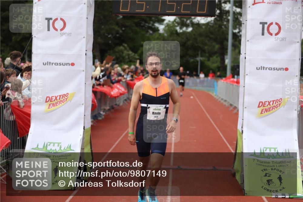 14.06.2026 - 7 Türme Triathlon Andreas Tolksdorf http://msf.ph/oto/9807149 14.06.2026 16:15:19 Ziel 1259, 1436, 1451 meine-sportfotos.de