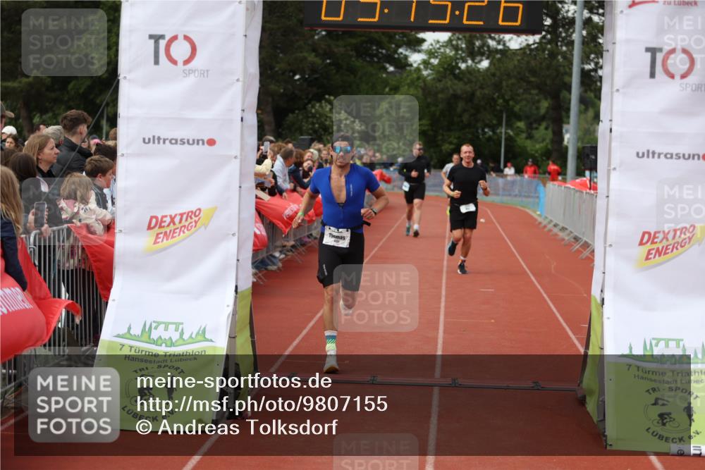 14.06.2026 - 7 Türme Triathlon Andreas Tolksdorf http://msf.ph/oto/9807155 14.06.2026 16:15:24 Ziel 1187, 1259, 1299, 1436, 1451 meine-sportfotos.de