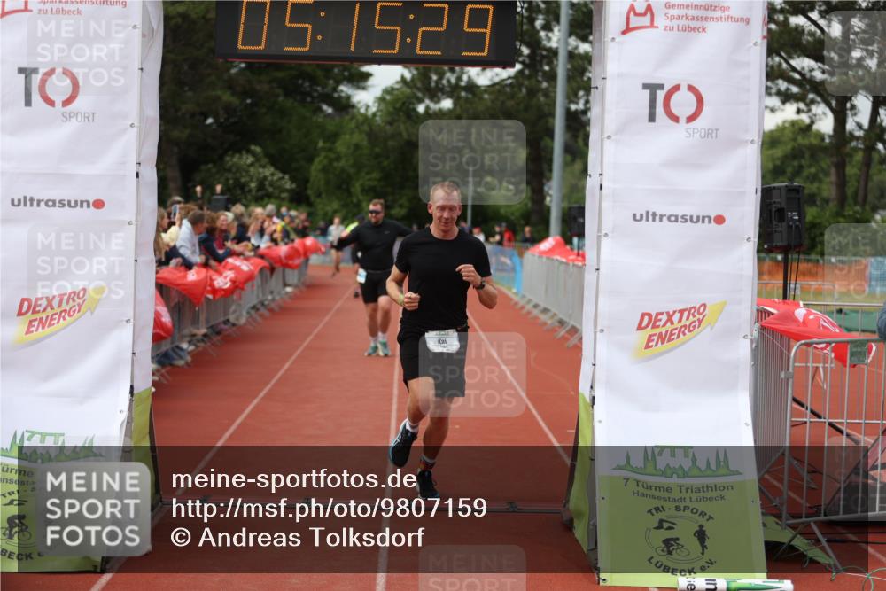 14.06.2026 - 7 Türme Triathlon Andreas Tolksdorf http://msf.ph/oto/9807159 14.06.2026 16:15:27 Ziel 1002, 1187, 1259, 1299, 1451 meine-sportfotos.de