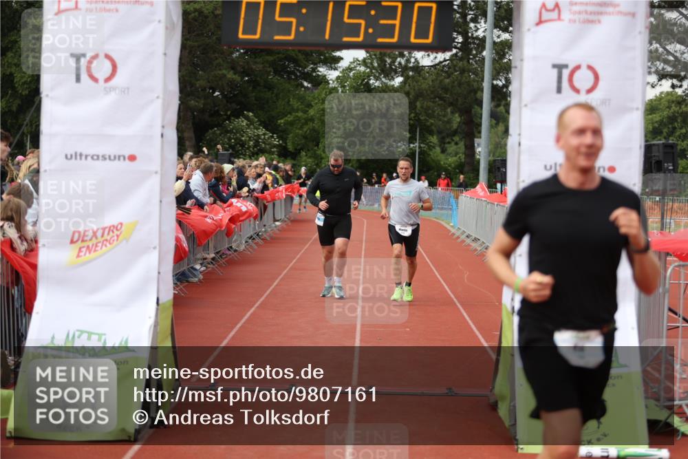 14.06.2026 - 7 Türme Triathlon Andreas Tolksdorf http://msf.ph/oto/9807161 14.06.2026 16:15:29 Ziel 1002, 1187, 1259, 1282, 1299, 1451 meine-sportfotos.de