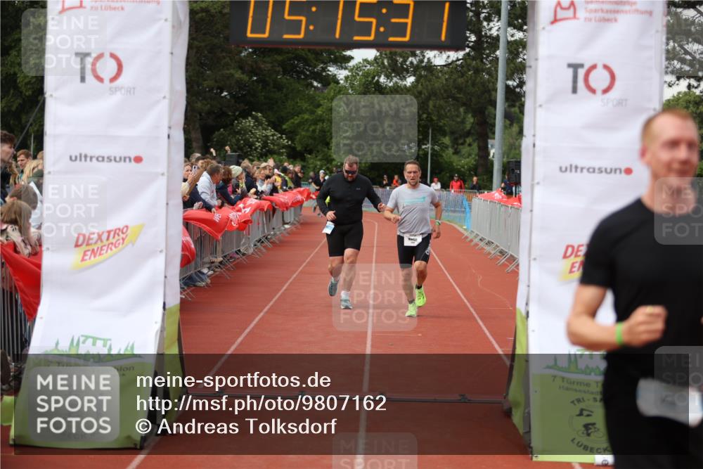 14.06.2026 - 7 Türme Triathlon Andreas Tolksdorf http://msf.ph/oto/9807162 14.06.2026 16:15:29 Ziel 1002, 1187, 1259, 1282, 1299, 1451 meine-sportfotos.de