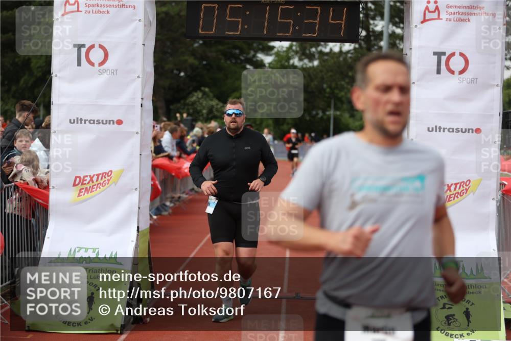 14.06.2026 - 7 Türme Triathlon Andreas Tolksdorf http://msf.ph/oto/9807167 14.06.2026 16:15:33 Ziel 1002, 1187, 1282, 1299, 1305, 1406, 1451 meine-sportfotos.de