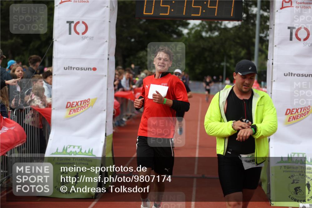 14.06.2026 - 7 Türme Triathlon Andreas Tolksdorf http://msf.ph/oto/9807174 14.06.2026 16:15:39 Ziel 1002, 1282, 1299, 1305, 1406, 1666 meine-sportfotos.de