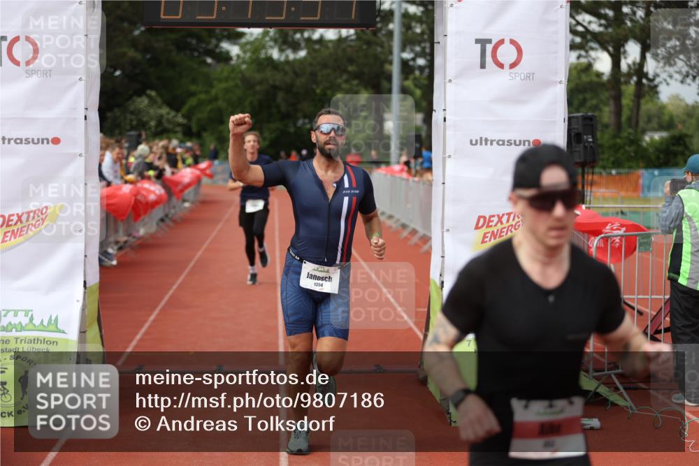 14.06.2026 - 7 Türme Triathlon Andreas Tolksdorf http://msf.ph/oto/9807186 14.06.2026 16:15:50 Ziel 652, 1354, 1380, 1666 meine-sportfotos.de