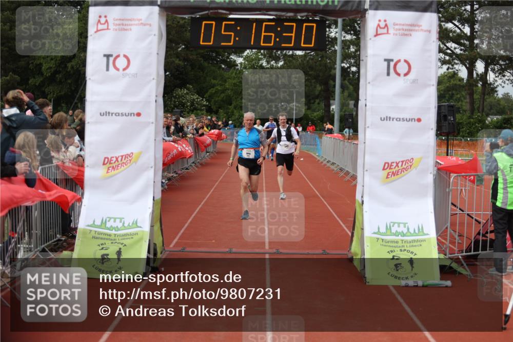 14.06.2026 - 7 Türme Triathlon Andreas Tolksdorf http://msf.ph/oto/9807231 14.06.2026 16:16:29 Ziel 1327, 1408, 1732 meine-sportfotos.de