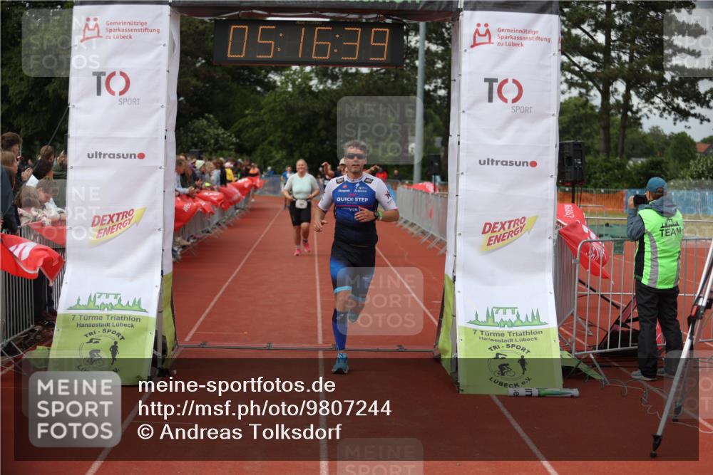 14.06.2026 - 7 Türme Triathlon Andreas Tolksdorf http://msf.ph/oto/9807244 14.06.2026 16:16:38 Ziel 1327, 1333, 1408, 1637, 1706, 1753 meine-sportfotos.de