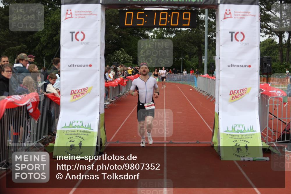 14.06.2026 - 7 Türme Triathlon Andreas Tolksdorf http://msf.ph/oto/9807352 14.06.2026 16:18:08 Ziel 679, 853, 1332 meine-sportfotos.de