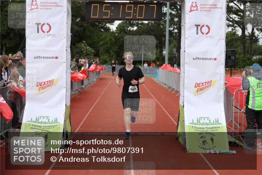 14.06.2026 - 7 Türme Triathlon Andreas Tolksdorf http://msf.ph/oto/9807391 14.06.2026 16:19:06 Ziel 1296 meine-sportfotos.de
