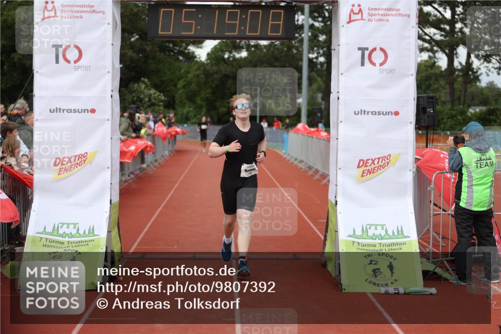 14.06.2026 - 7 Türme Triathlon Andreas Tolksdorf http://msf.ph/oto/9807392 14.06.2026 16:19:07 Ziel 1296 meine-sportfotos.de