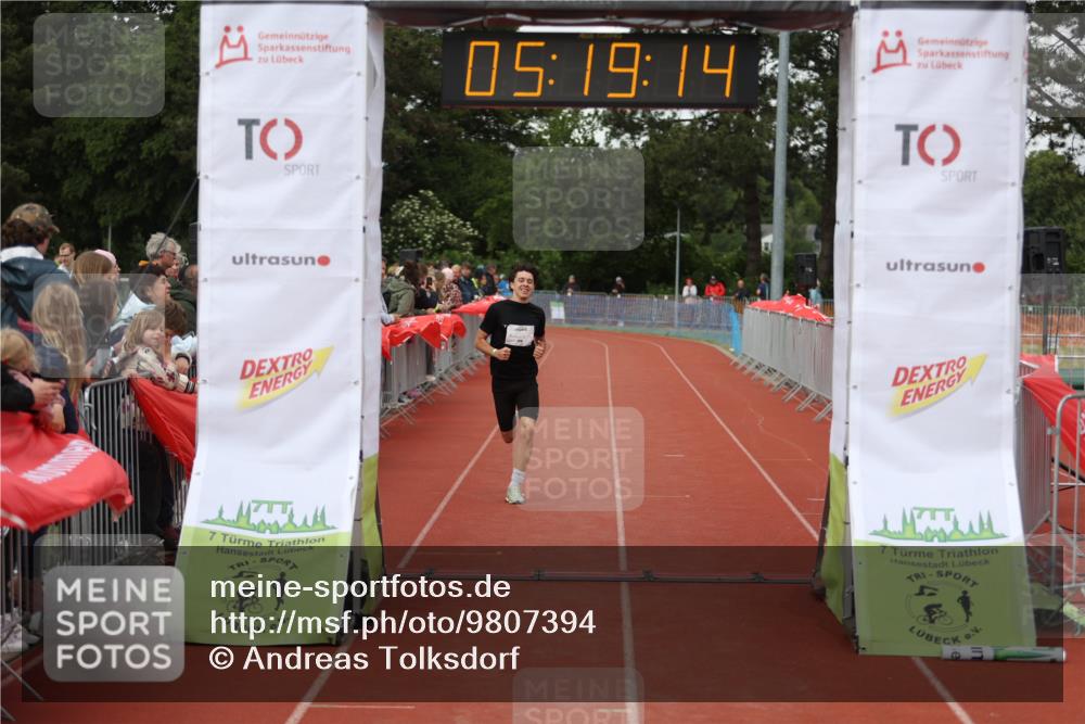 14.06.2026 - 7 Türme Triathlon Andreas Tolksdorf http://msf.ph/oto/9807394 14.06.2026 16:19:13 Ziel 1296 meine-sportfotos.de