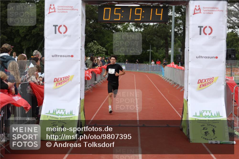 14.06.2026 - 7 Türme Triathlon Andreas Tolksdorf http://msf.ph/oto/9807395 14.06.2026 16:19:13 Ziel 1296 meine-sportfotos.de
