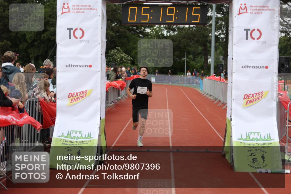 14.06.2026 - 7 Türme Triathlon Andreas Tolksdorf http://msf.ph/oto/9807396 14.06.2026 16:19:14 Ziel 1296 meine-sportfotos.de