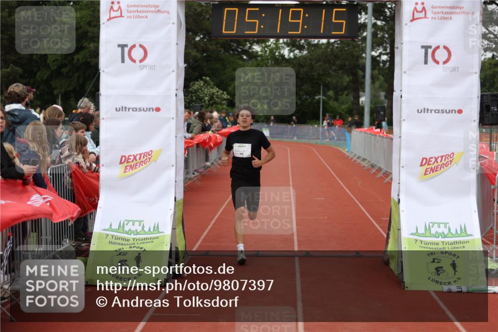 14.06.2026 - 7 Türme Triathlon Andreas Tolksdorf http://msf.ph/oto/9807397 14.06.2026 16:19:14 Ziel 1296 meine-sportfotos.de