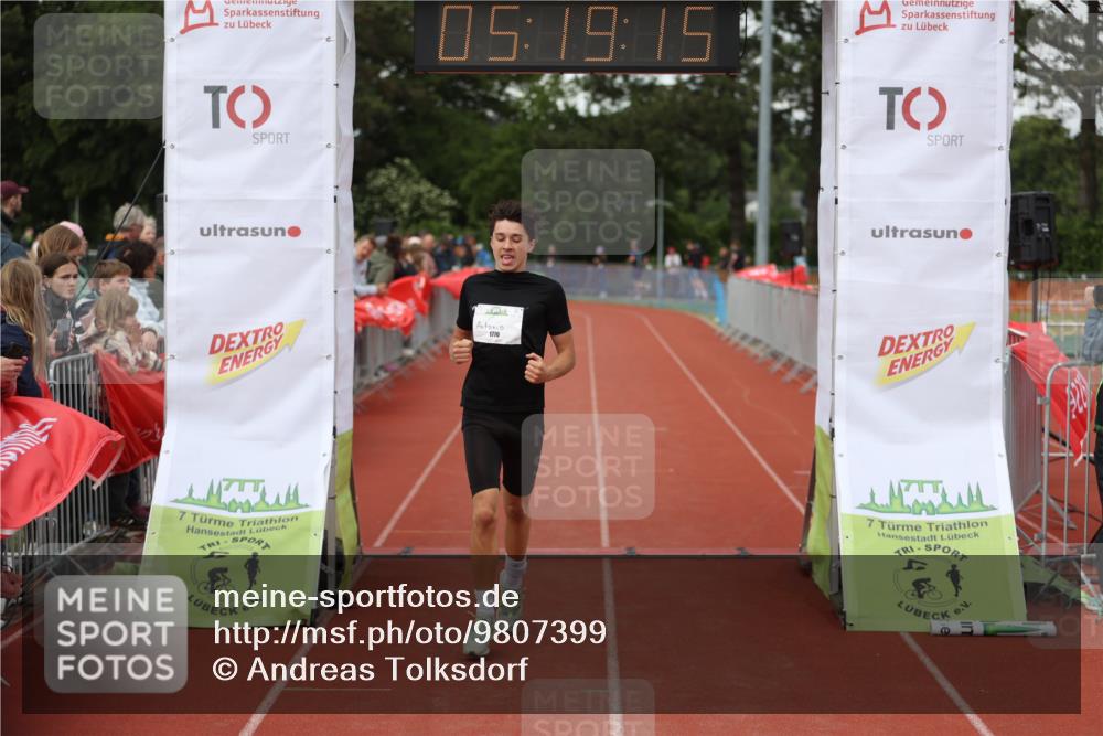 14.06.2026 - 7 Türme Triathlon Andreas Tolksdorf http://msf.ph/oto/9807399 14.06.2026 16:19:14 Ziel 1296 meine-sportfotos.de