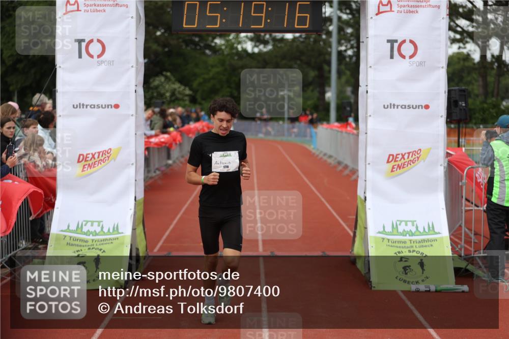 14.06.2026 - 7 Türme Triathlon Andreas Tolksdorf http://msf.ph/oto/9807400 14.06.2026 16:19:15 Ziel 1296 meine-sportfotos.de