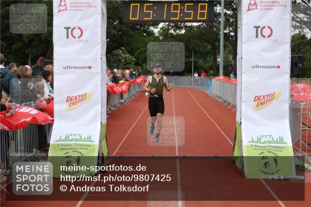14.06.2026 - 7 Türme Triathlon Andreas Tolksdorf http://msf.ph/oto/9807425 14.06.2026 16:19:57 Ziel 902 meine-sportfotos.de