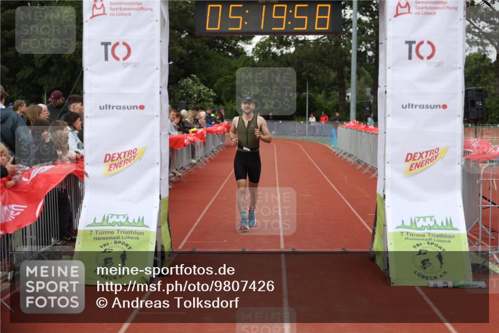 14.06.2026 - 7 Türme Triathlon Andreas Tolksdorf http://msf.ph/oto/9807426 14.06.2026 16:19:57 Ziel 902 meine-sportfotos.de