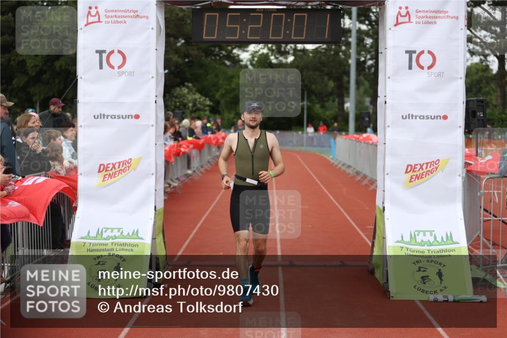 14.06.2026 - 7 Türme Triathlon Andreas Tolksdorf http://msf.ph/oto/9807430 14.06.2026 16:20:00 Ziel 902 meine-sportfotos.de