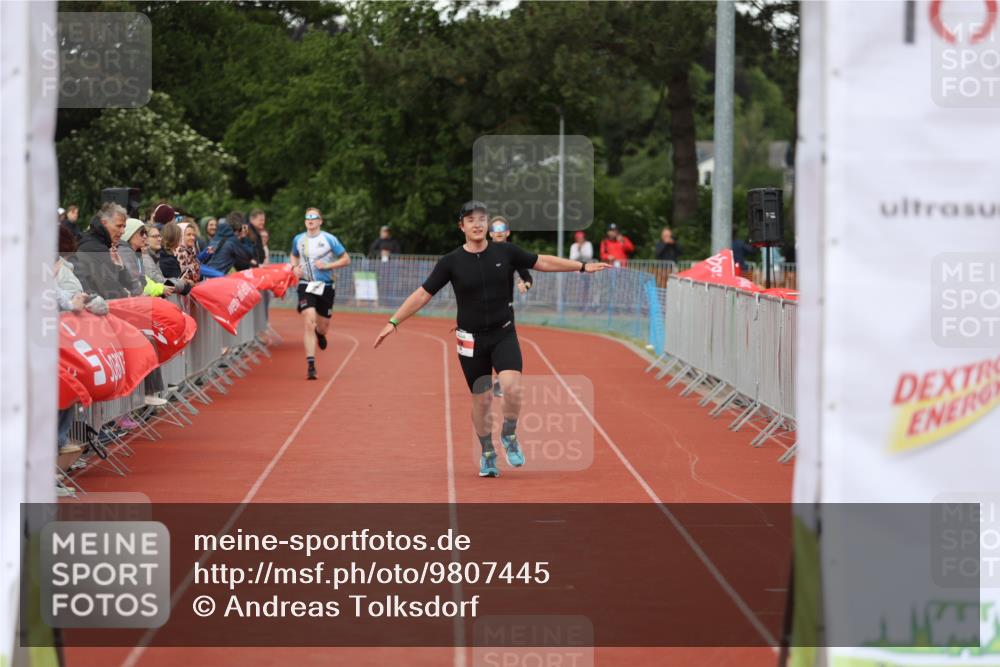 14.06.2026 - 7 Türme Triathlon Andreas Tolksdorf http://msf.ph/oto/9807445 14.06.2026 16:20:25 Ziel 758, 1388 meine-sportfotos.de