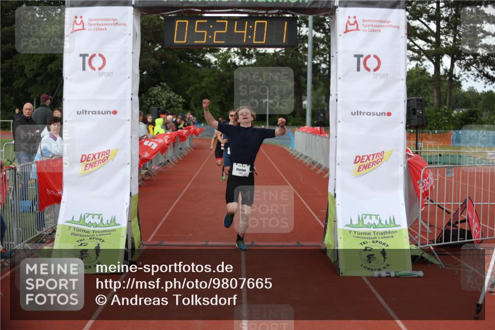 14.06.2026 - 7 Türme Triathlon Andreas Tolksdorf http://msf.ph/oto/9807665 14.06.2026 16:24:00 Ziel 601, 867, 868, 1324, 1453, 1471 meine-sportfotos.de
