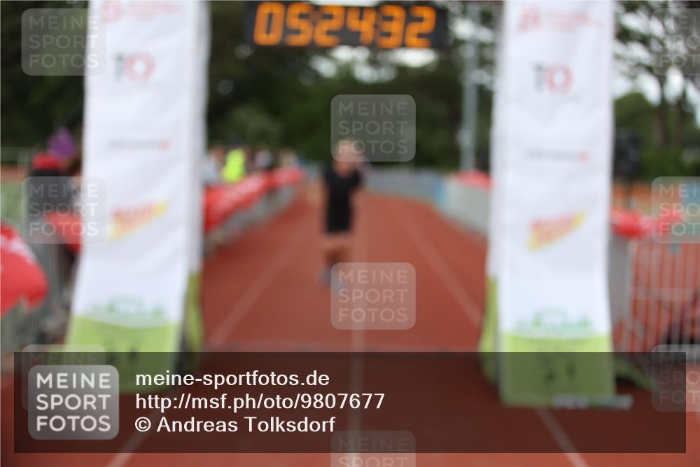 14.06.2026 - 7 Türme Triathlon Andreas Tolksdorf http://msf.ph/oto/9807677 14.06.2026 16:24:30 Ziel 1211 meine-sportfotos.de