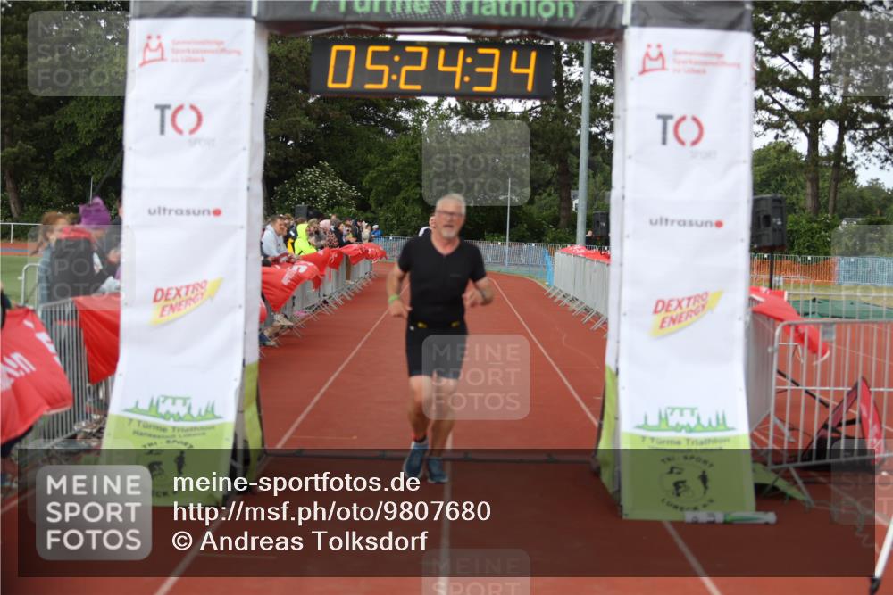 14.06.2026 - 7 Türme Triathlon Andreas Tolksdorf http://msf.ph/oto/9807680 14.06.2026 16:24:32 Ziel 1211 meine-sportfotos.de