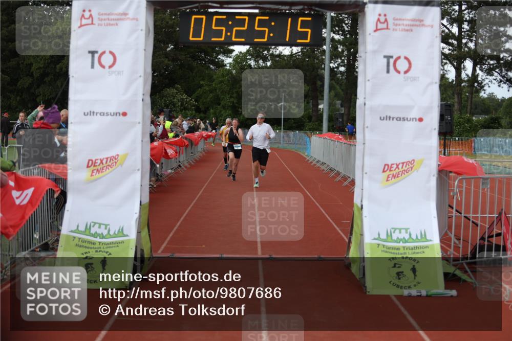 14.06.2026 - 7 Türme Triathlon Andreas Tolksdorf http://msf.ph/oto/9807686 14.06.2026 16:25:14 Ziel 970, 1323, 1460 meine-sportfotos.de