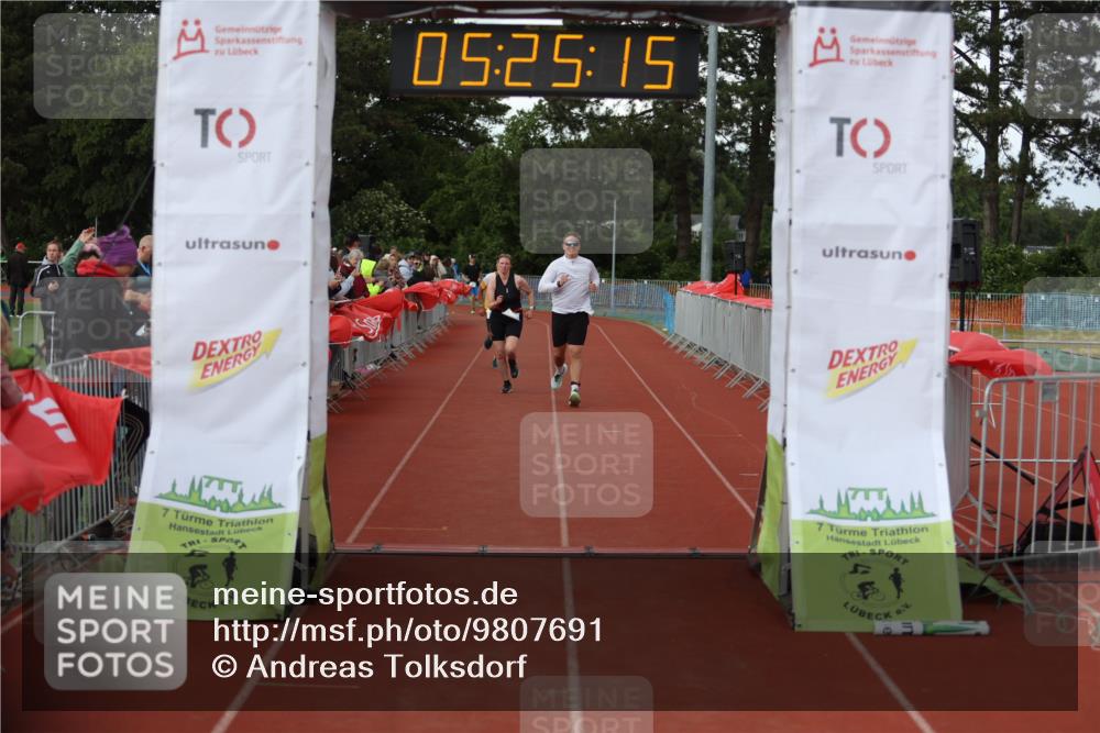 14.06.2026 - 7 Türme Triathlon Andreas Tolksdorf http://msf.ph/oto/9807691 14.06.2026 16:25:14 Ziel 970, 1323, 1460 meine-sportfotos.de