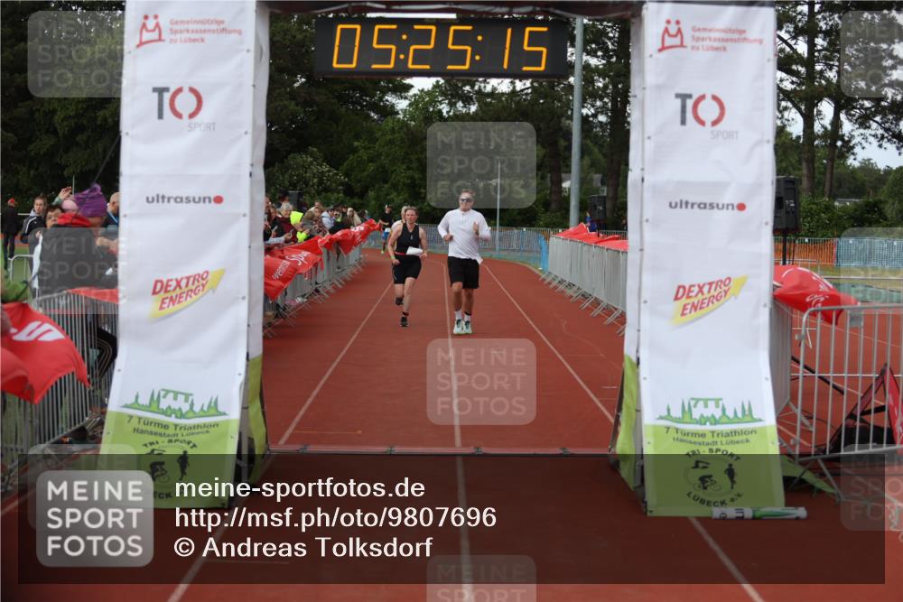 14.06.2026 - 7 Türme Triathlon Andreas Tolksdorf http://msf.ph/oto/9807696 14.06.2026 16:25:14 Ziel 970, 1323, 1460 meine-sportfotos.de